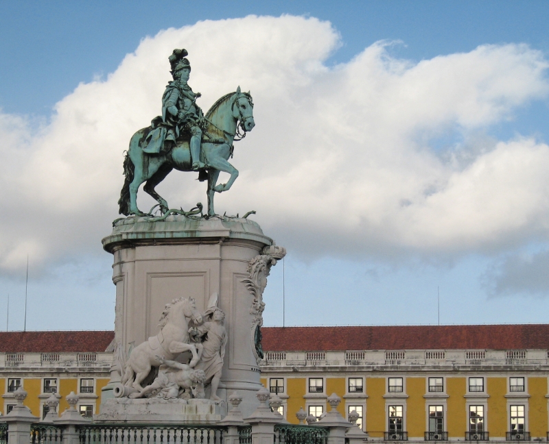 Soldier statue, Lisbon Portugal.jpg
